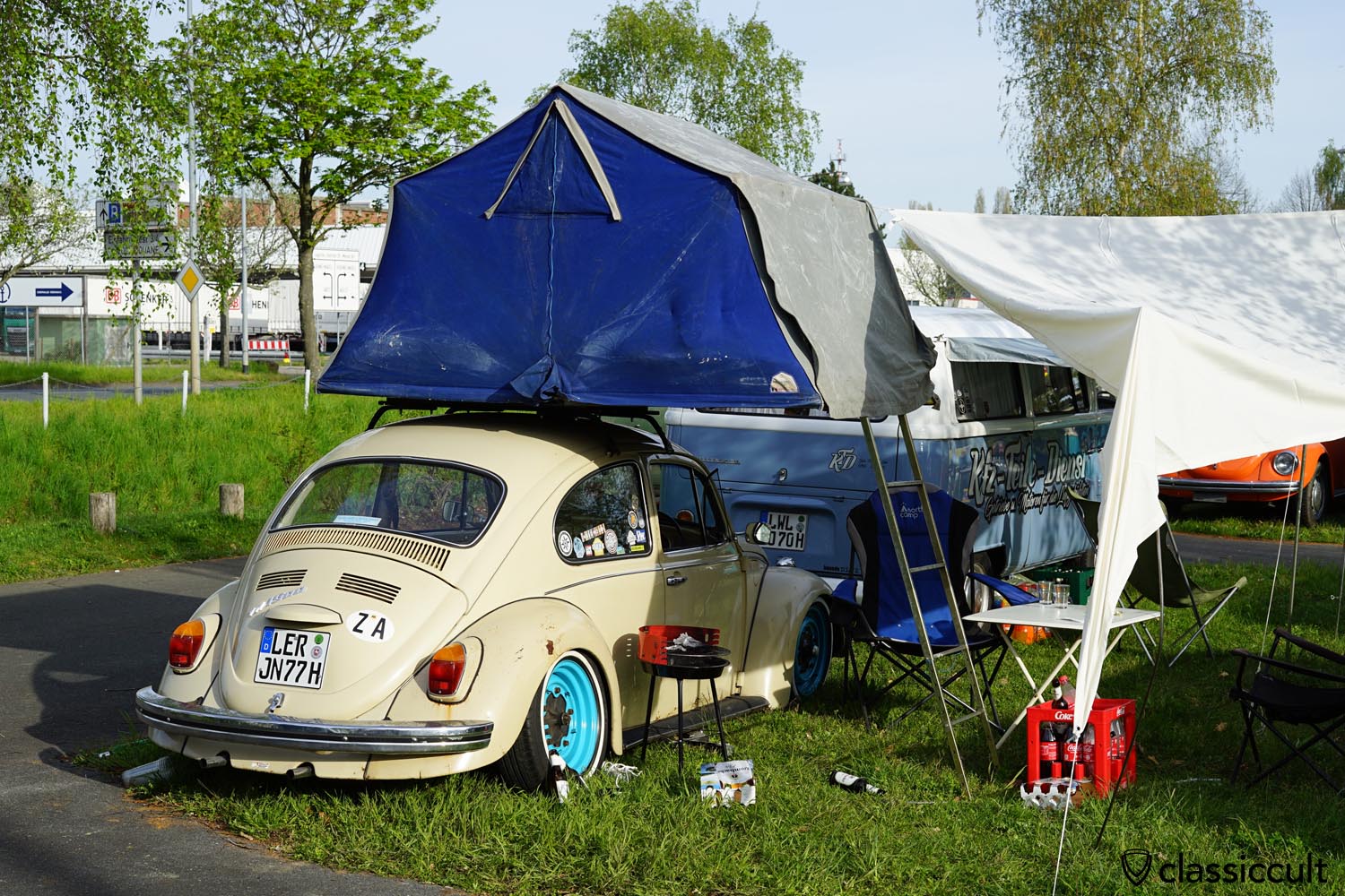lowered Bug with roof tent