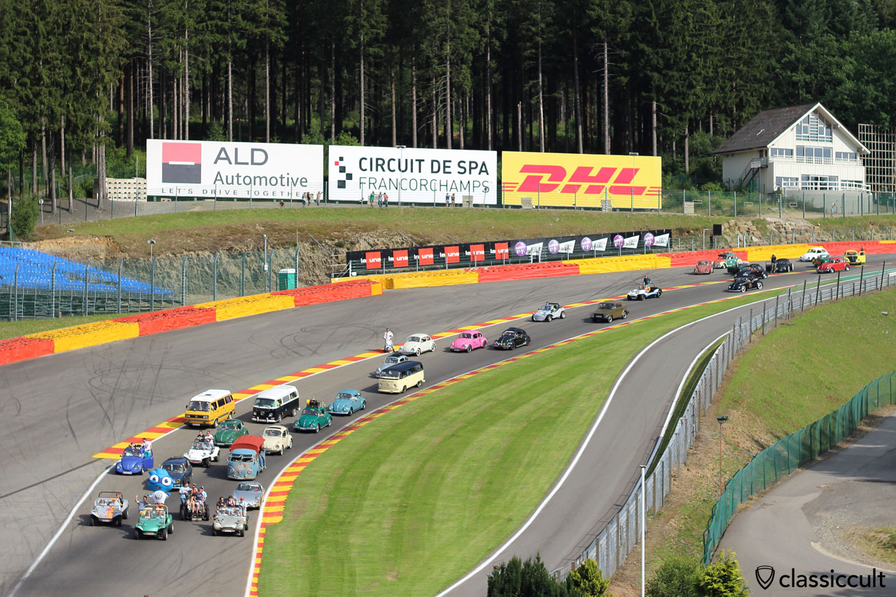 VWs finishing the grand parade, Bug Show 2015, 5:21 p.m.