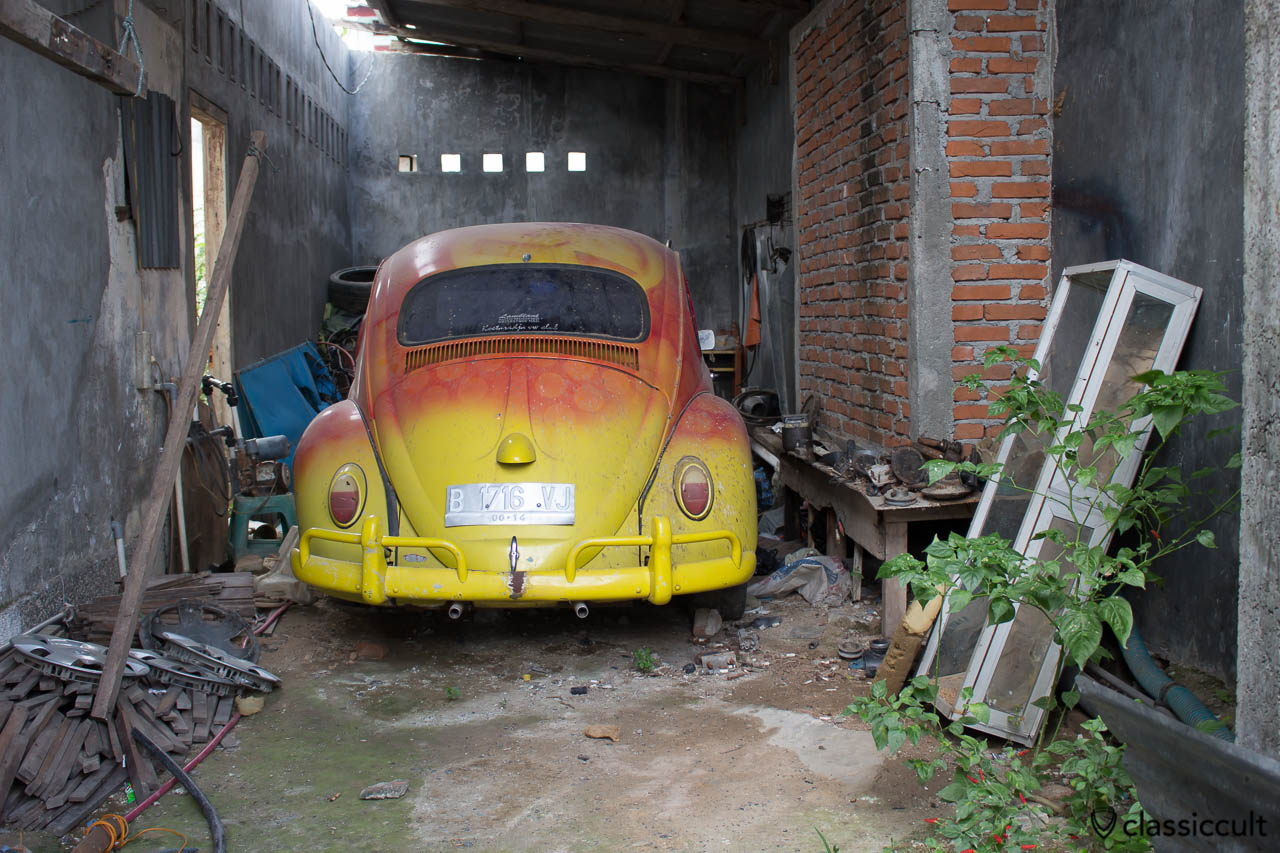 classic VW Beetle Banda Aceh - rear