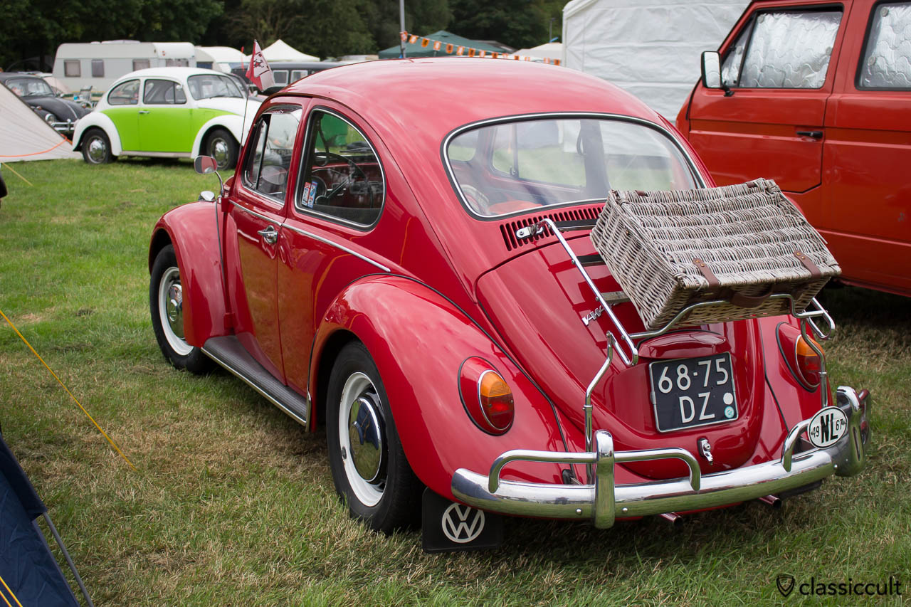VW Beetle with deck lid rack