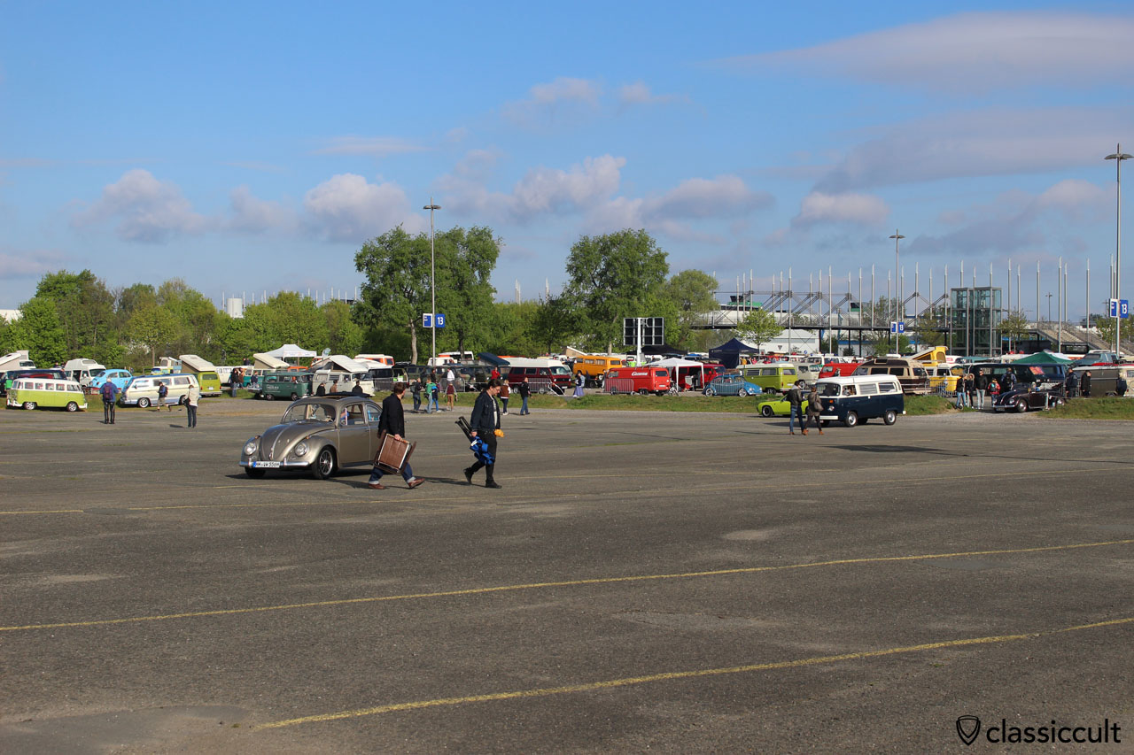 8:39 und der vordere Teil des Parkplatzes noch frei, früher wurde hier zuerst geparkt…
