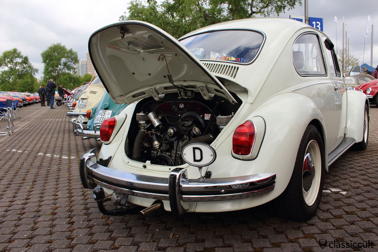 VW Käfer mit Stoßstangenhörner und Wegu D-Schild
