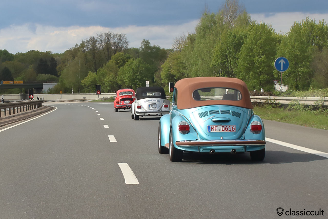 16:09 Heimfahrt, 1303 Cabrio auf dem Autobahnzubringer