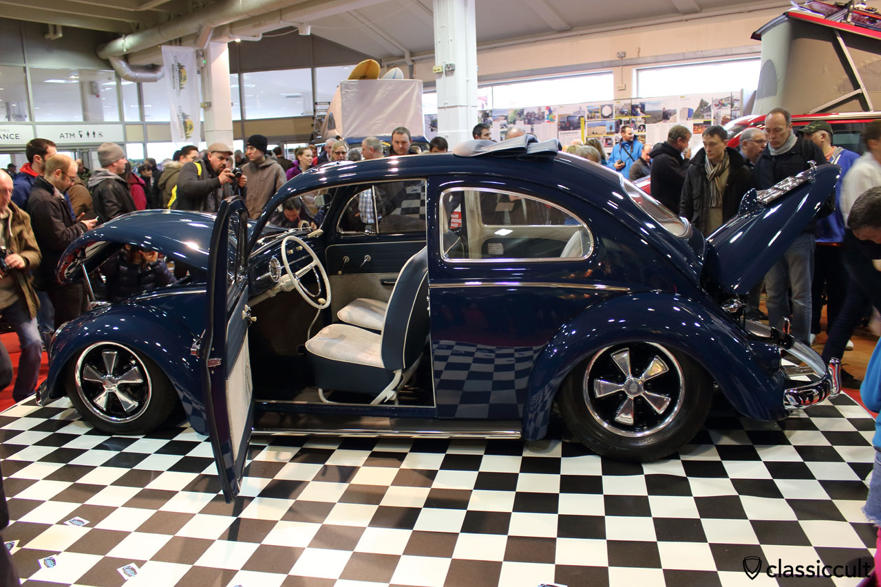 1961 indigo blue Ragtop VW Beetle, side view