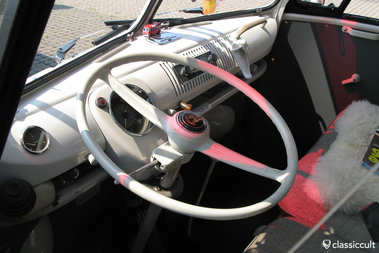 T1 Bus with red Hella hazard warn flasher, Maikäfertreffen 2009