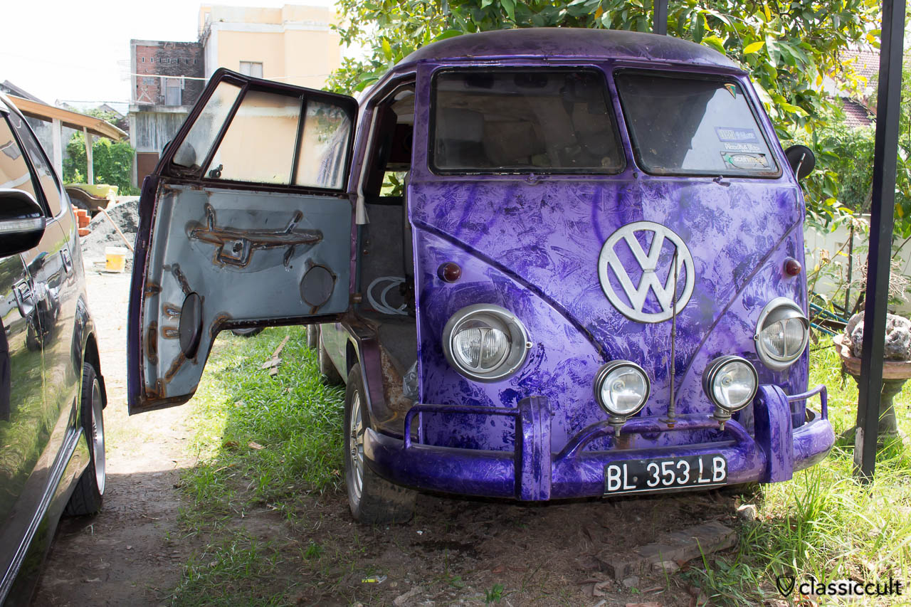 VW T1 Split Bus Extra Long with 6 wheels
