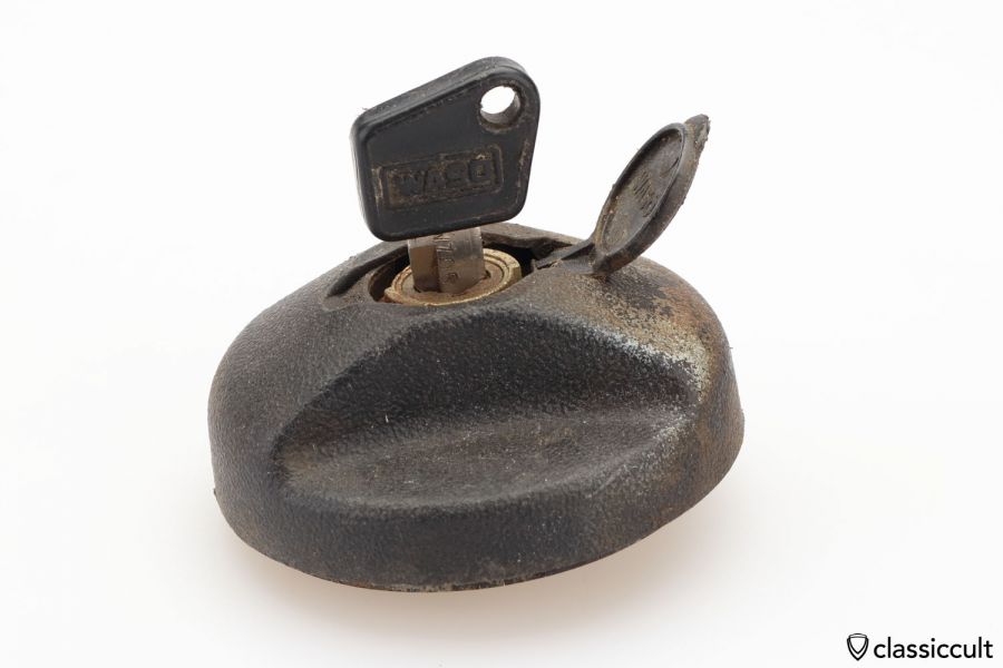 Vintage WASO fuel gas tank cap with key