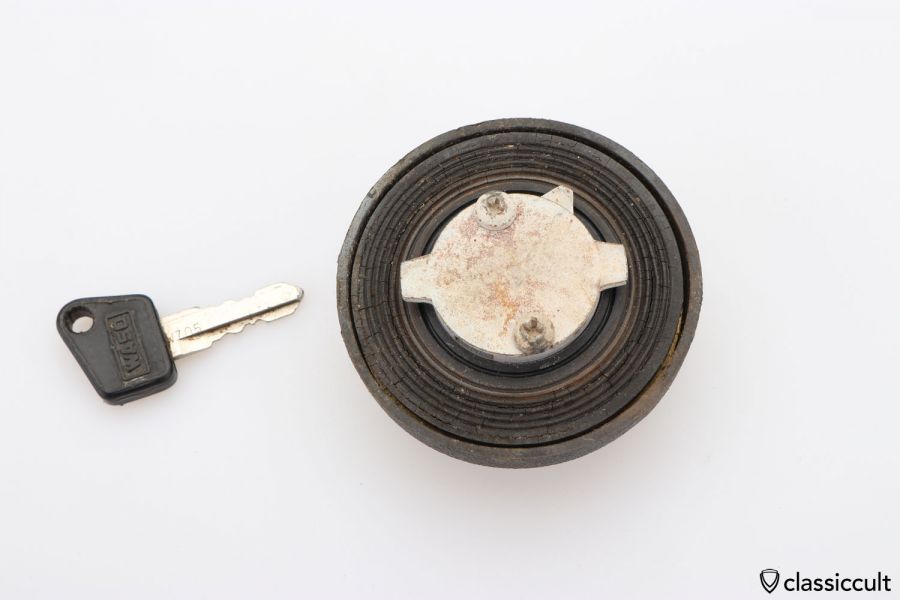 Vintage WASO fuel gas tank cap with key